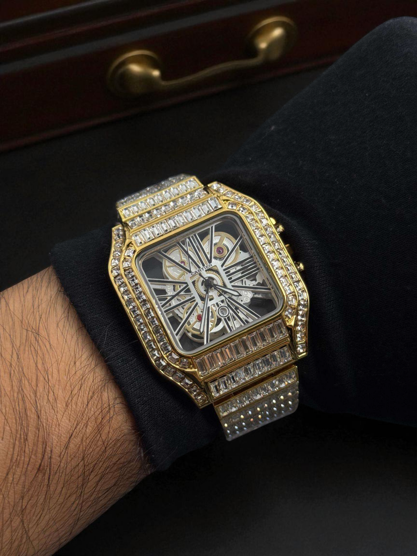 Cartier Santos Skeleton Metal Circones Dorado Tablero Dorado - Negro